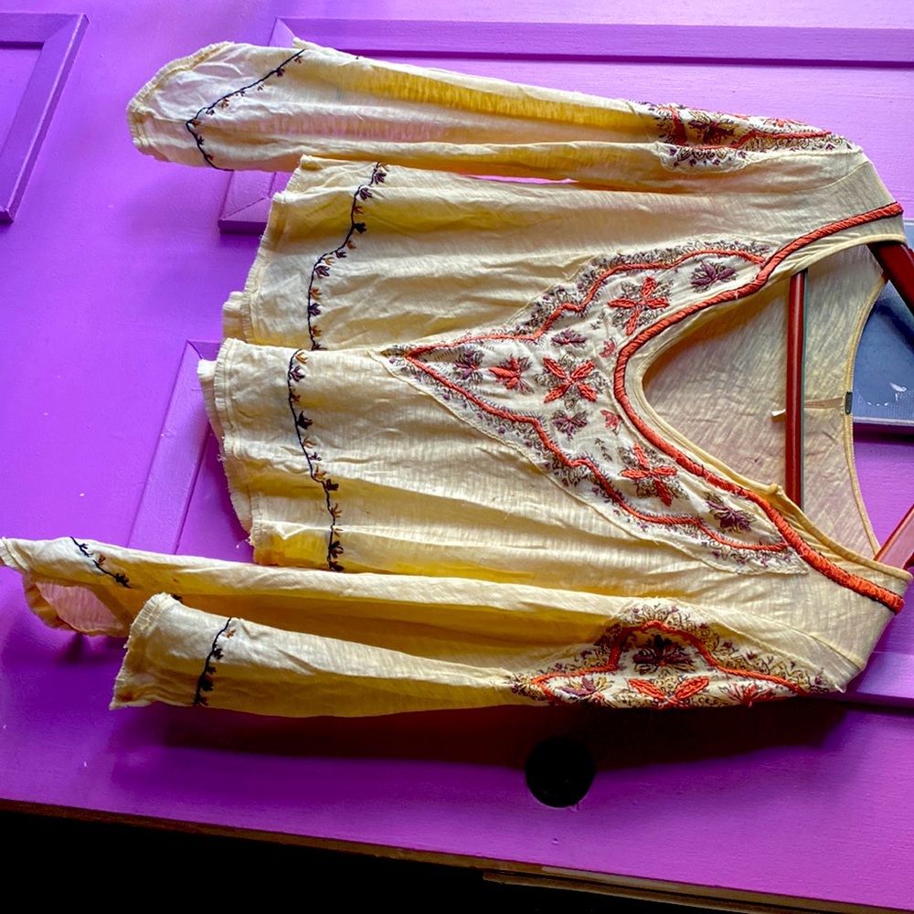 Free people vintage top super soft , a couple tiny moth holes on the back
SOLD